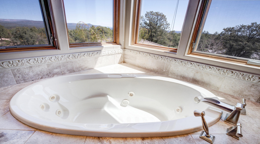 JETTED TUB WITH VIEW