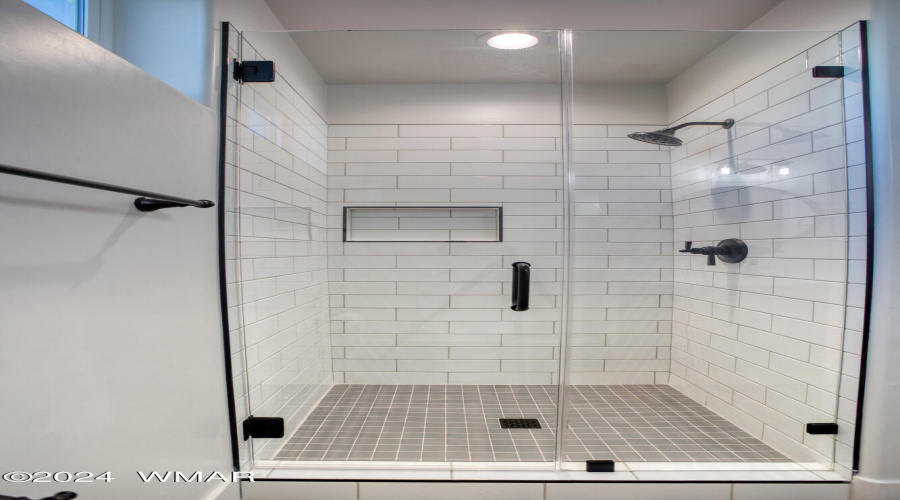 Secondary bathroom walk-in closet