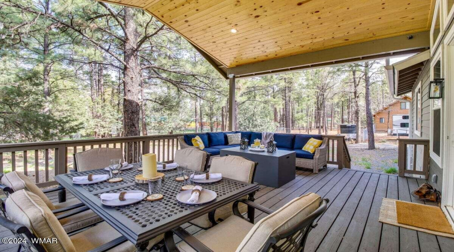 Perfect deck for entertaining