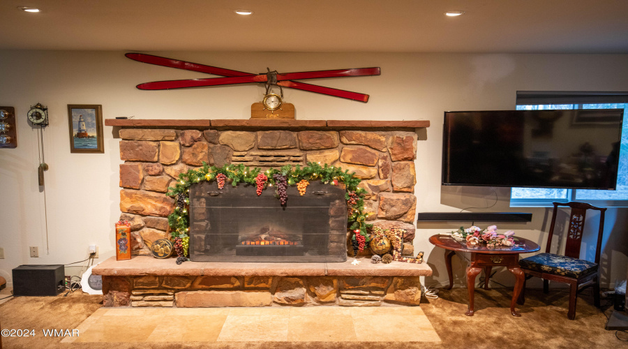 7367 country club pinetop Den fireplace