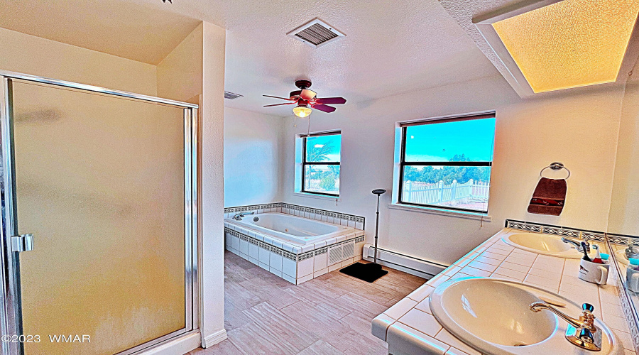 Primary Bathroom w. Jetted Tub