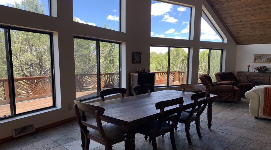 Dining rm area