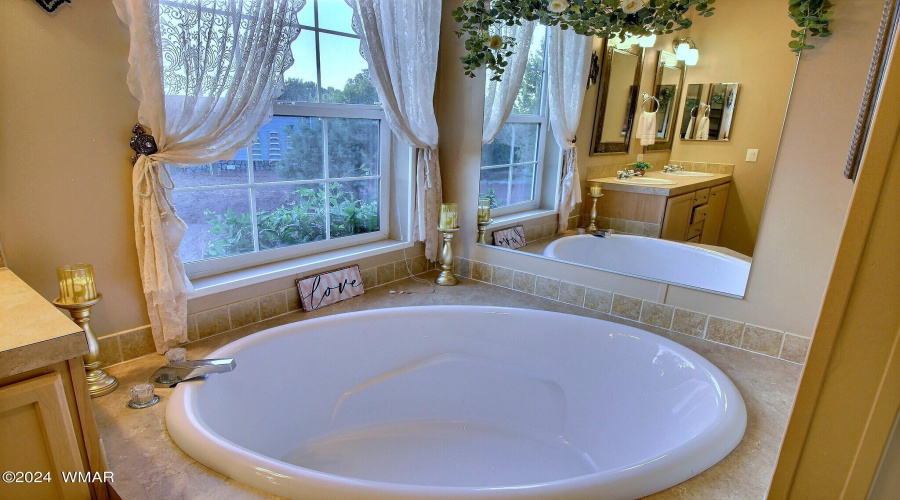 Soaking Tub with fresh daylight