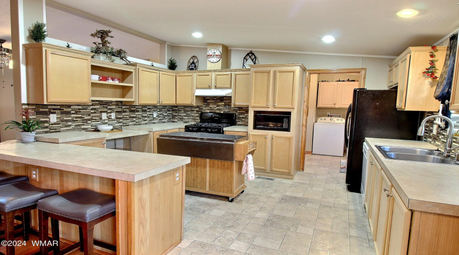 Kitchen has access to laundry room