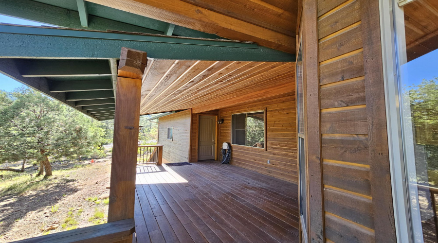 DECK NEXT TO GARAGE