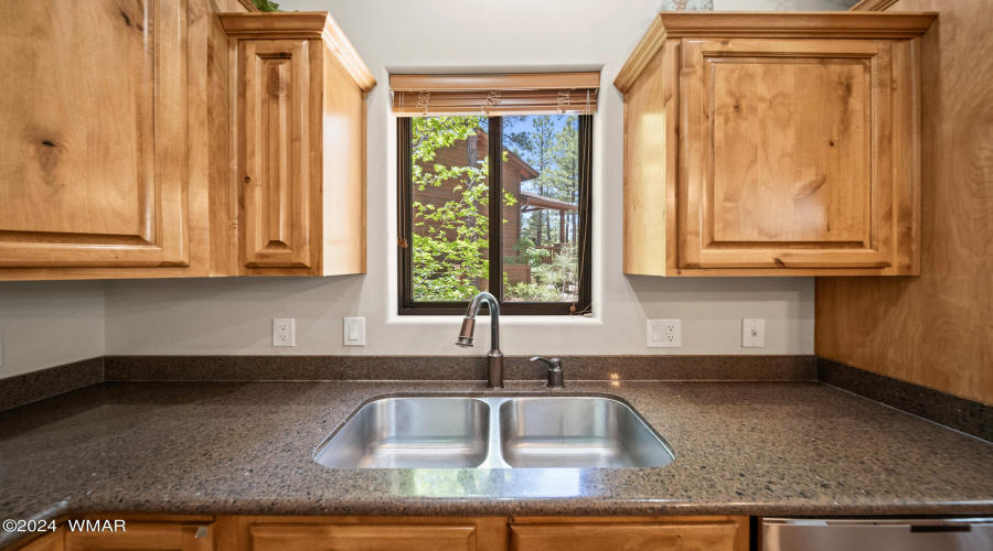 Kitchen Counter-Tops and Kitchen Sink