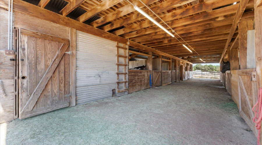 46-046-barn-interior