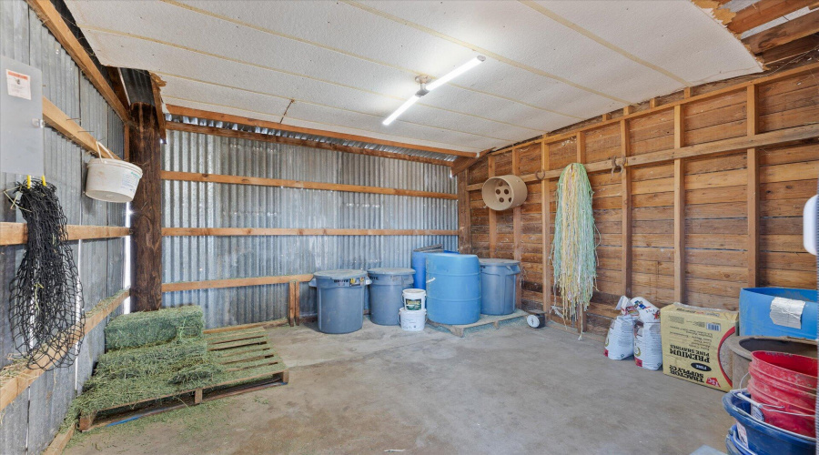 48-048-barn-feed-room