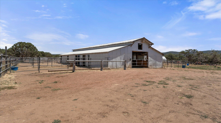 45-045-barn-exterior