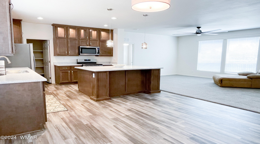 Livingroom Kitchen