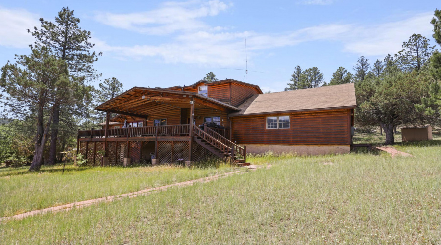 large log sided cabin