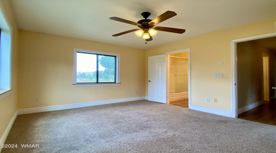 Primary Bedroom w Ensuite