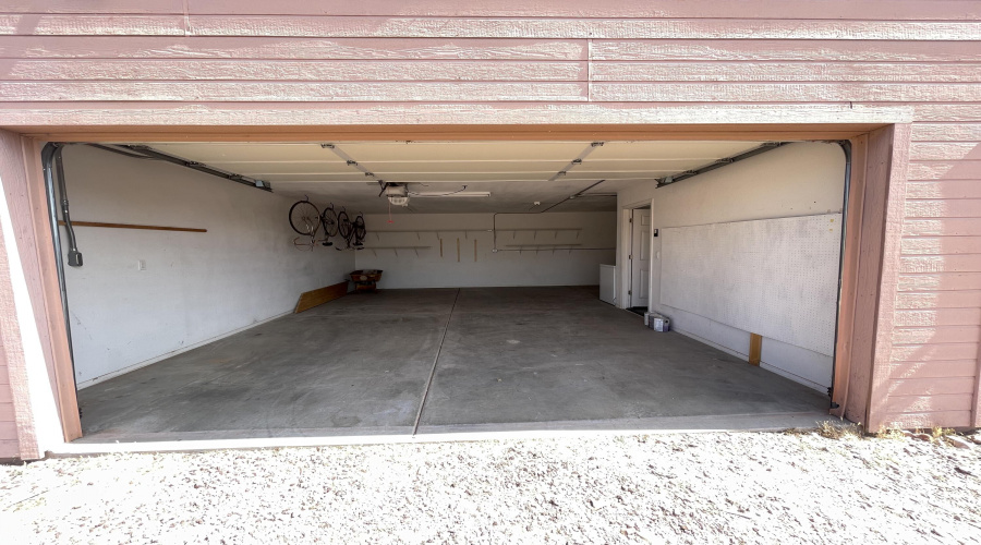 2+ car garage/commercial kitchen