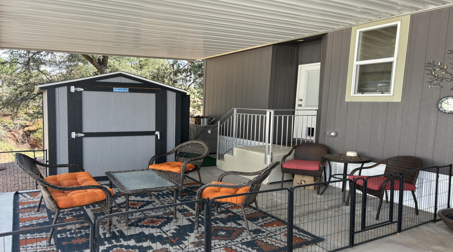 Patio Sitting Area/Dog Run