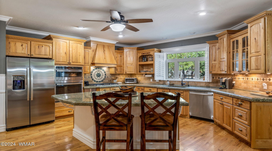 Kitchen with Breakfast Bar