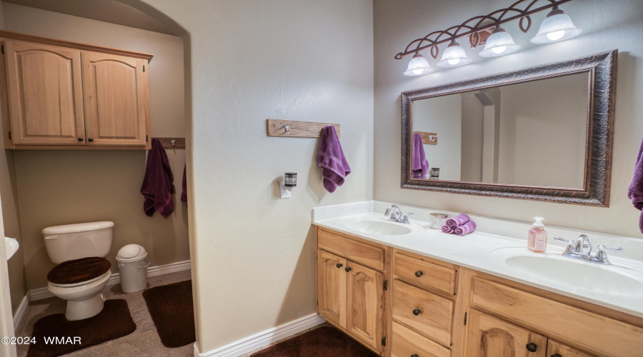 Full Guest Bath w/Double Vanity