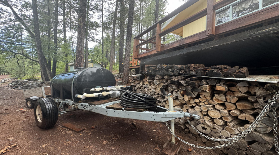 Water hauling tank trailer