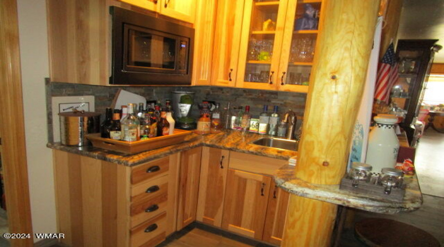 Wet bar with microwave