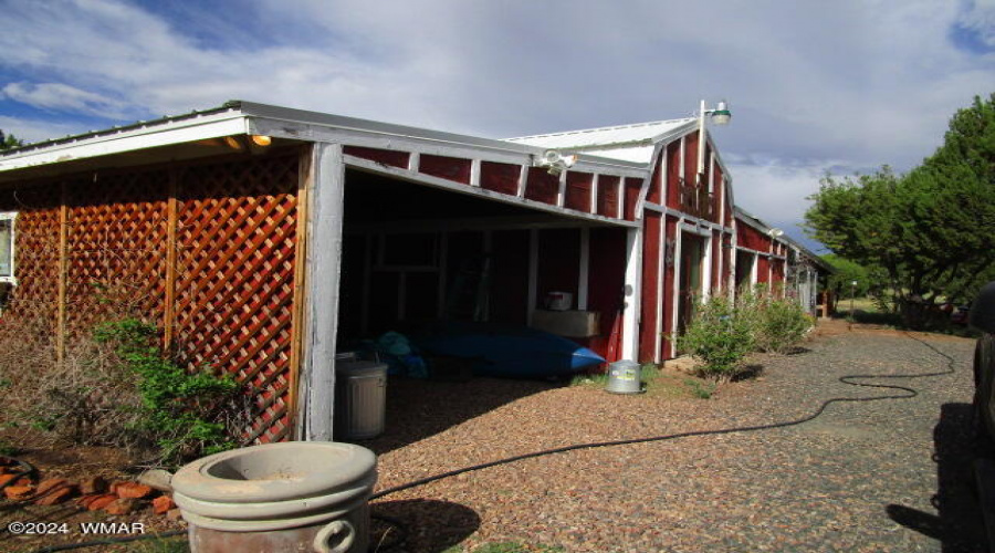 Outbuilding/Carport/Shop/Well house