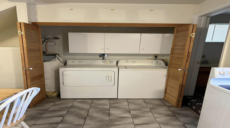 washer dryer laundry closet hot water he