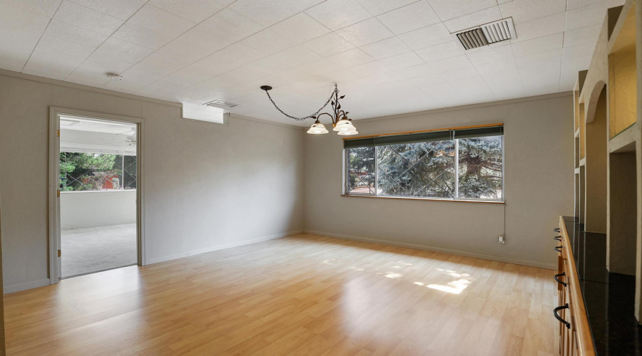 8120 W Gunsight Dining Room 1