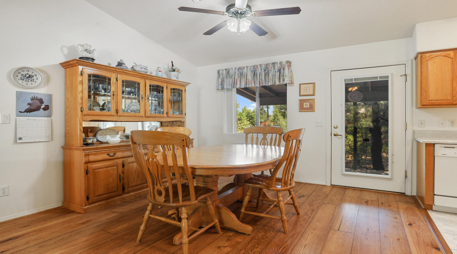 Dining Area (1)