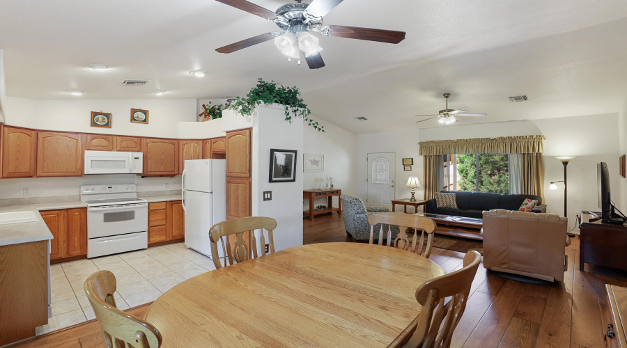 Dining Area (2)