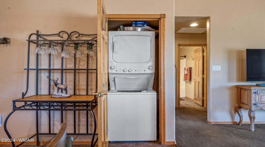 CLOSET LAUNDRY