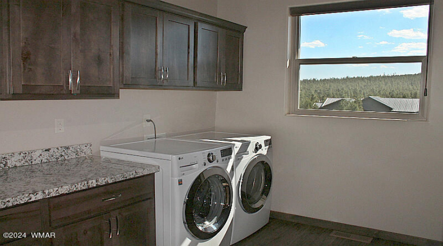 Laundry Room w/sink and cabinets