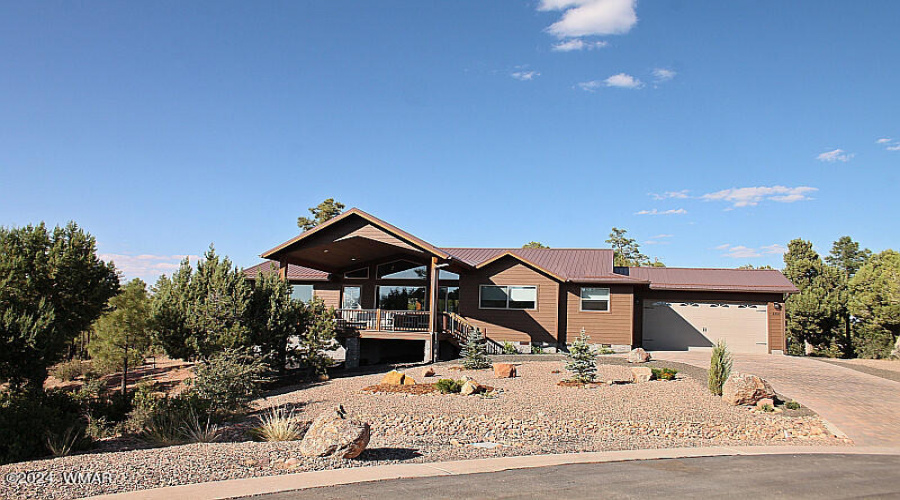 Custom Home in Gated Snow Creek