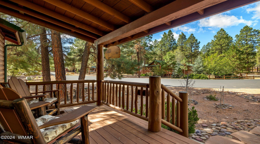 COZY FRONT DECK