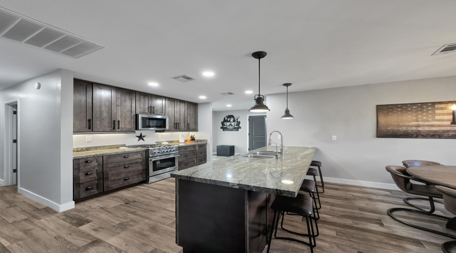 Kitchen Breakfast Bar