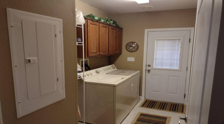 Fully Equipped Laundry Room