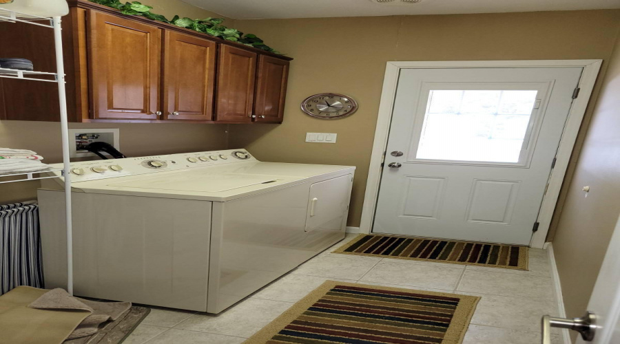 Exit from laundry/mudroom to outdoors