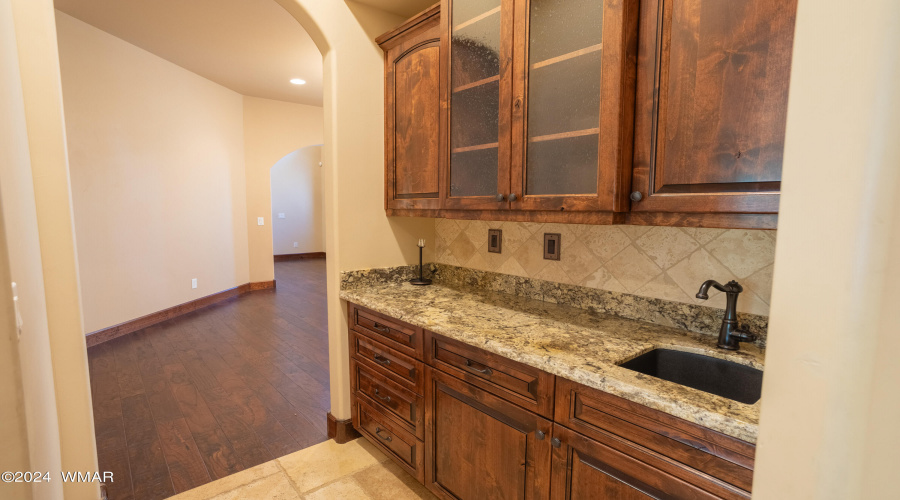 Wet Bar or Butlers Pantry