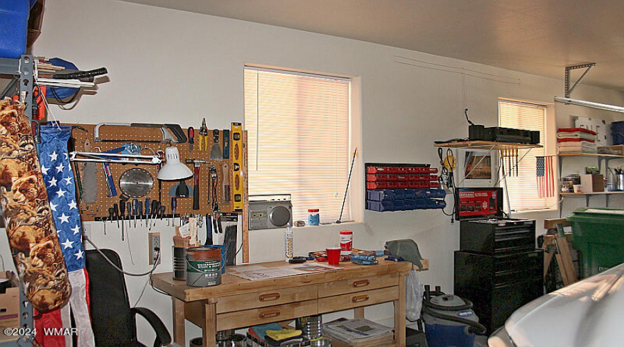 038_Garage Workbench