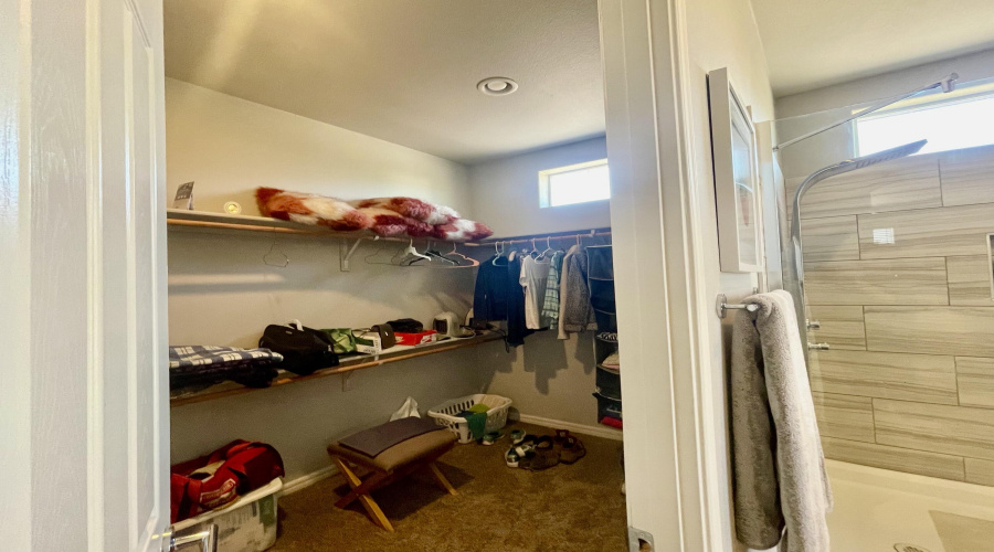 Oversized mIn walk in closet