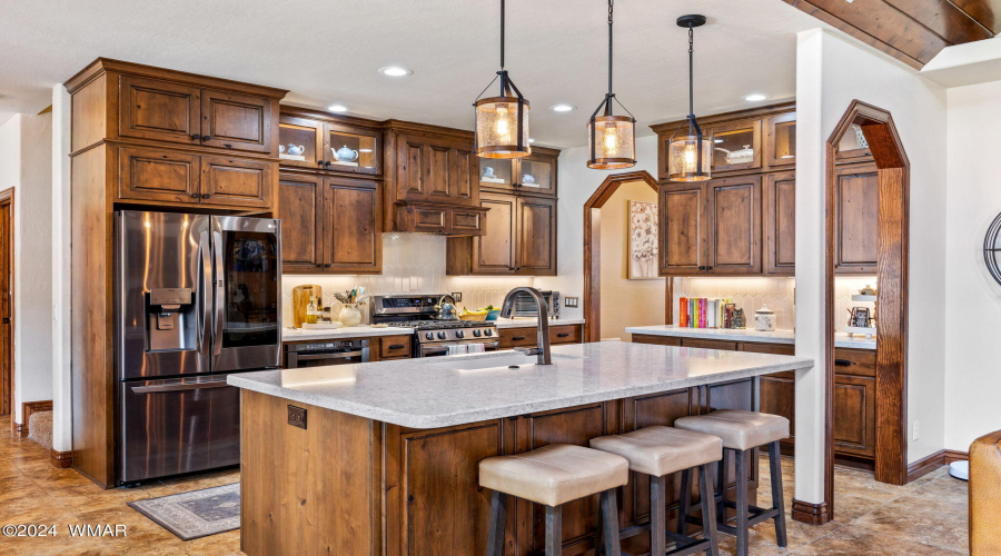 Kitchen with Breakfast Bar