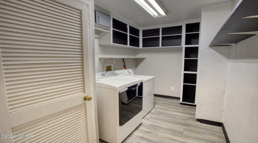 Pantry/Laundry Room