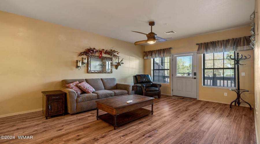 2351QuarterHorseTrl-Unit143-Overgaard-AZ