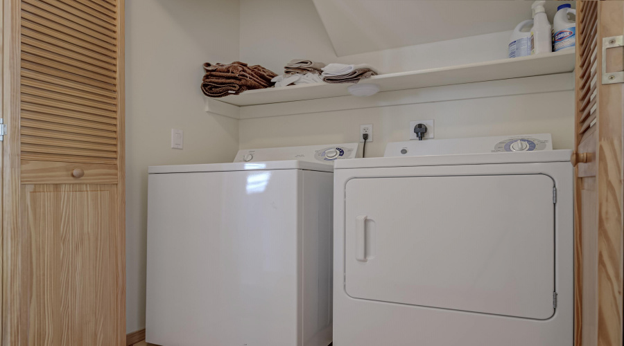 Hallway closet laundry