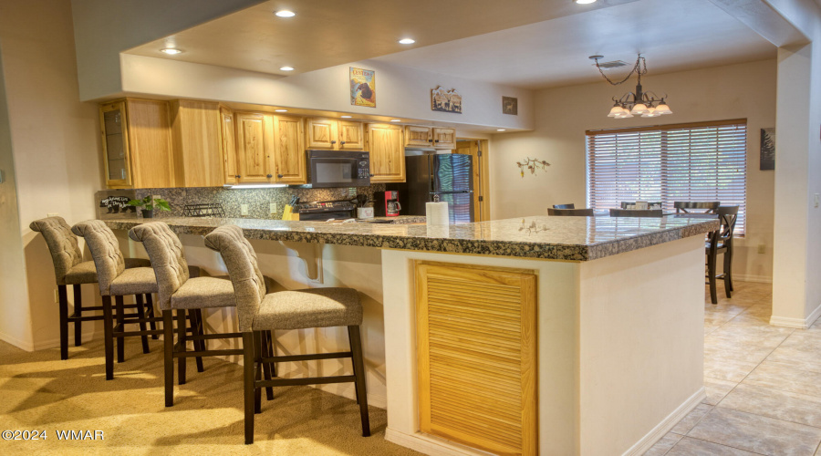 Kitchen/Breakfast Bar