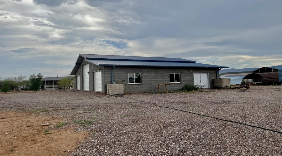 1900 sf block garage