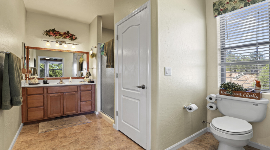 Guest Bathroom Upstairs