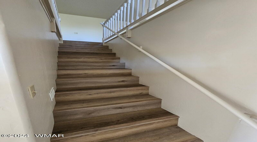 011_Staircase to Main Bedroom