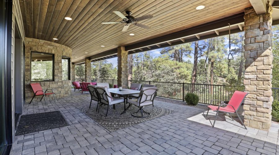 Beautiful Outdoor Pavered Patio