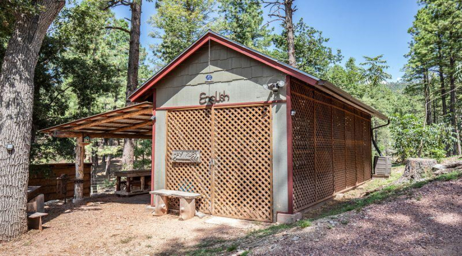 workshop/tool shed