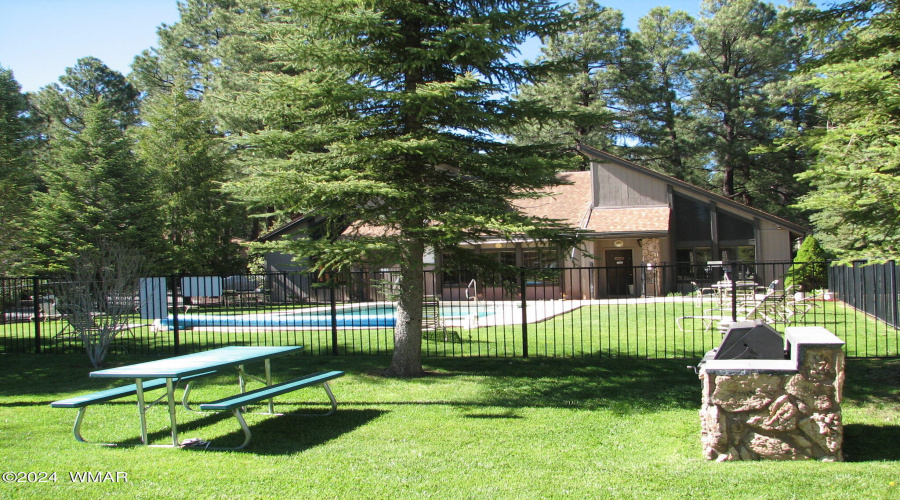 picnic area to pool