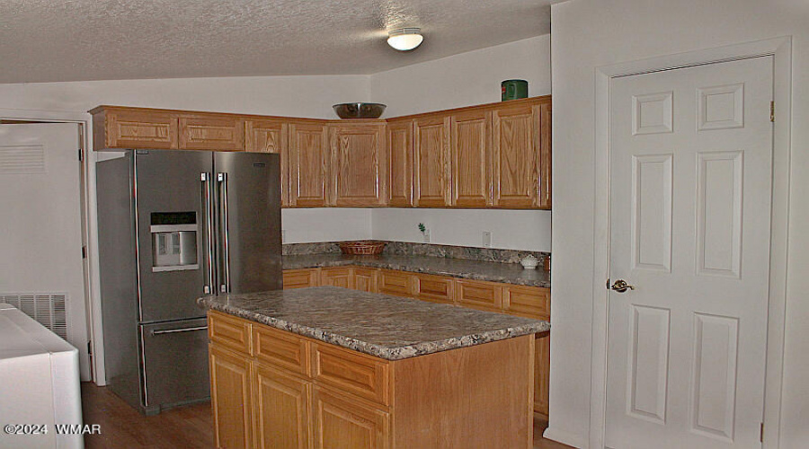 013_kitchen Island View