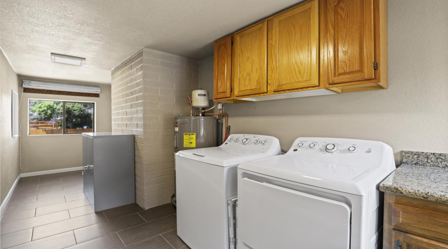 Laundry room with extra space